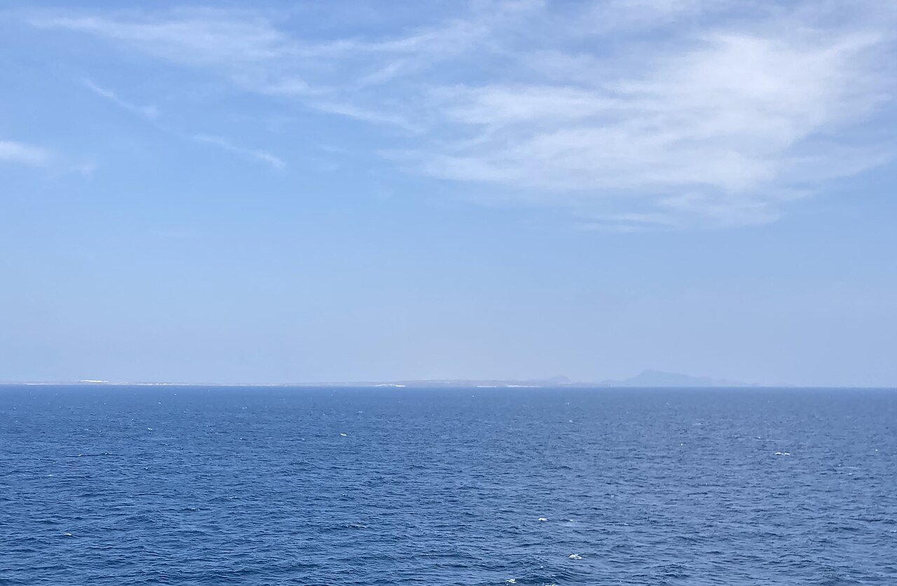 خفر السواحل اليمني يعترض ناقلة نفط أفرغت شحنة غير مرخصة