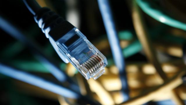 الإنترنت يصل إلى 92.7% من الشركات التركية والتجارة الإلكترونية تواصل الصعود