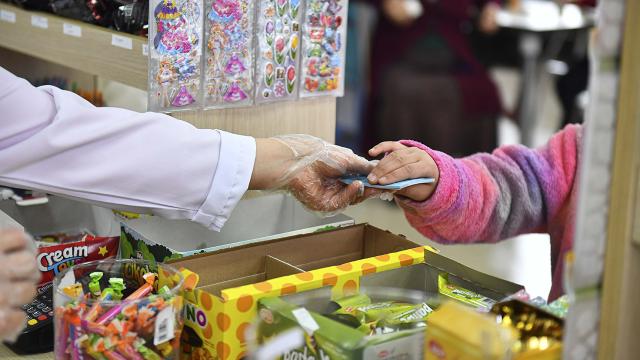 أسعار جديدة في مقاصف المدارس التركية.. الماء بـ15 ليرة والتوست يبدأ من 100