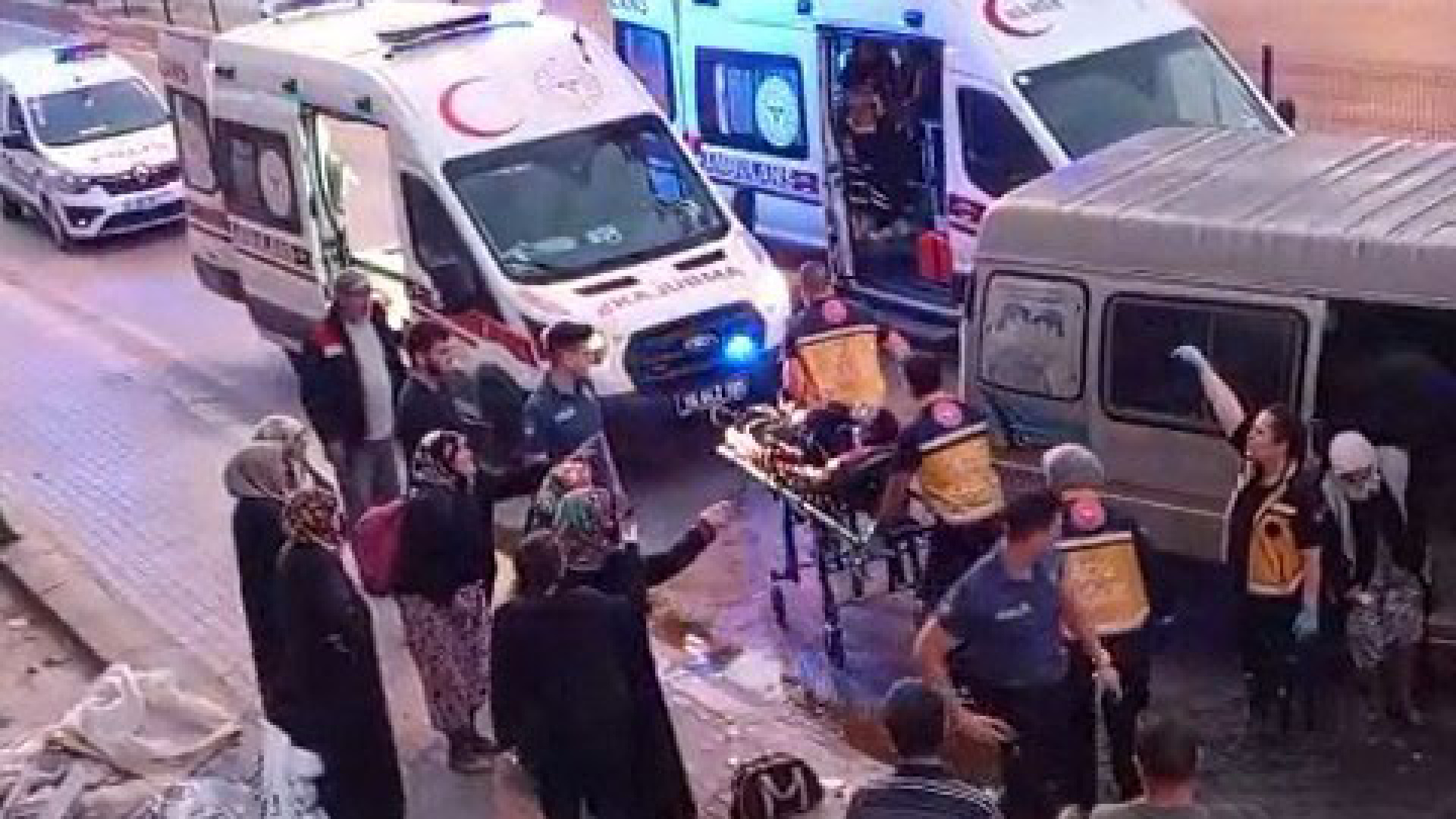 إصابة 10 عمال زراعيين في حادث حافلة صغيرة ببورصة