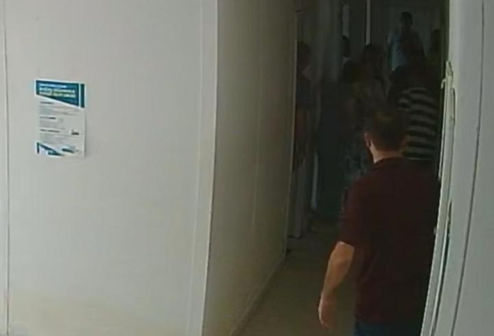 بلقطة وثقتها الكاميرا.. موظف ينقذ زميلته بمناورة هايمليك في هاتاي