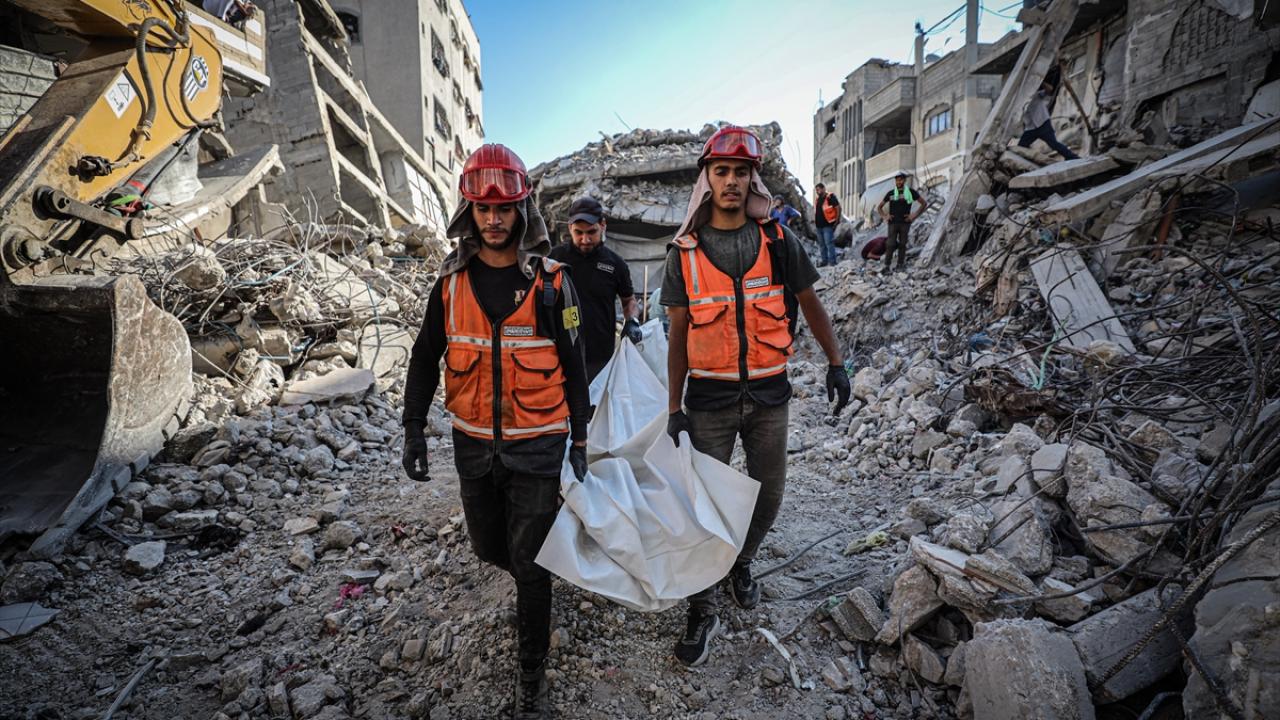 تحت الركام في غزة.. 17 جثماناً جديداً يعودون إلى الضوء