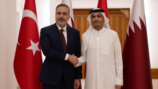 اتصالات ثلاثية في وقت حساس.. فيدان يتحدث مع الدوحة والرياض