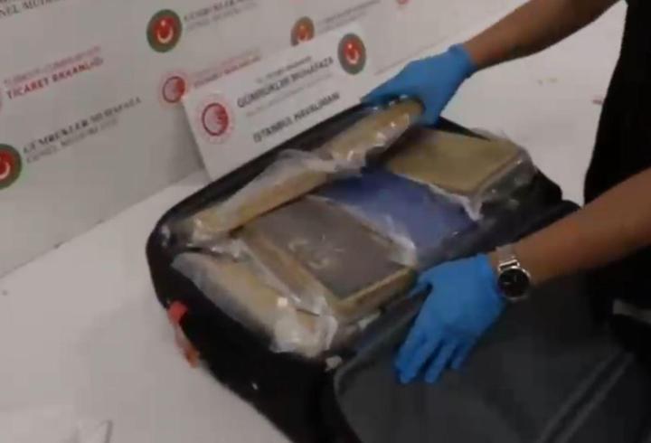206 ملايين ليرة في مطار إسطنبول.. ضبط كوكايين وتوقيف 3 مشتبهين