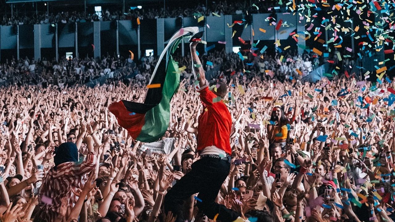 صرخة “فلسطين حرة” تخرجه من الجولة.. ماذا حدث بين Macklemore ومنظمي حفلات شيران؟